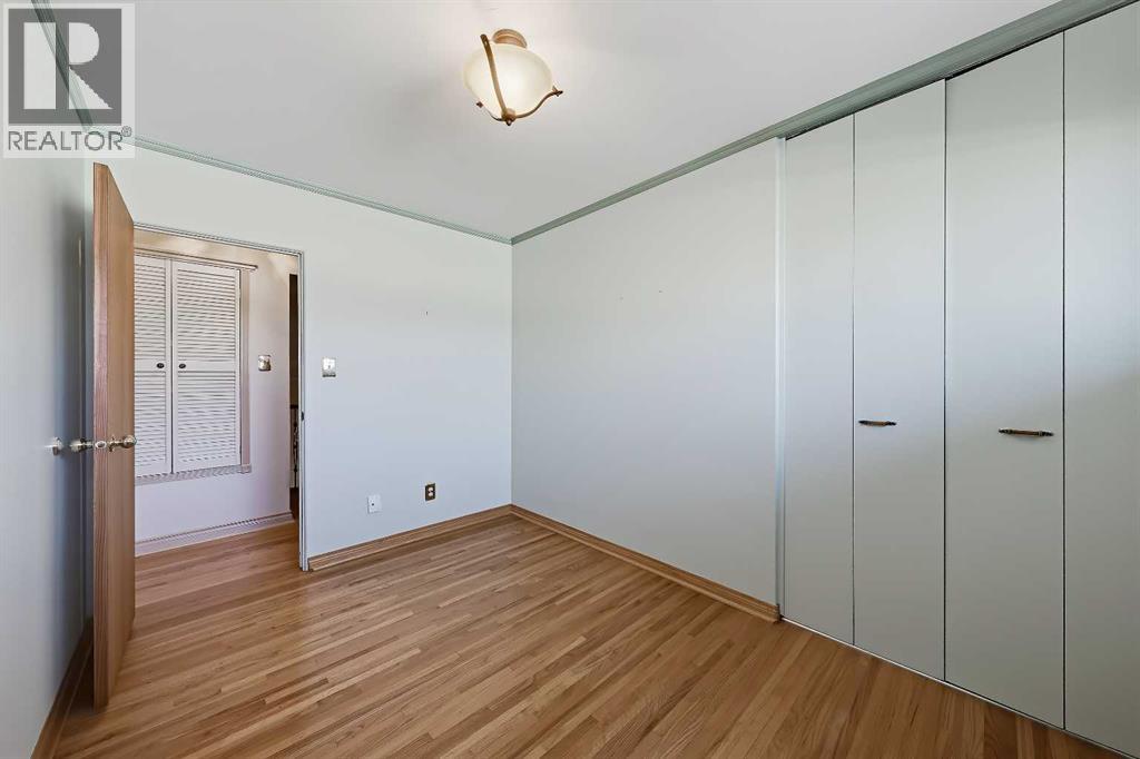 8252 7 Street SW, Calgary — photo 22