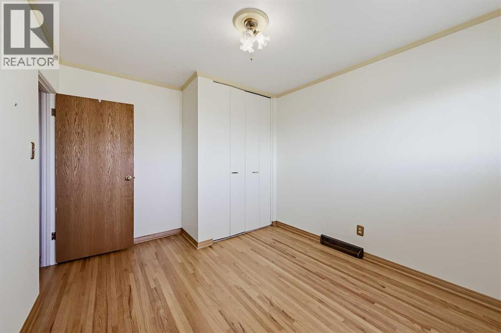 8252 7 Street SW, Calgary — photo 26