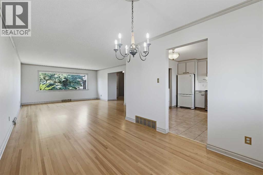 8252 7 Street SW, Calgary — photo 11
