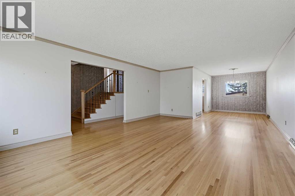 8252 7 Street SW, Calgary — photo 13