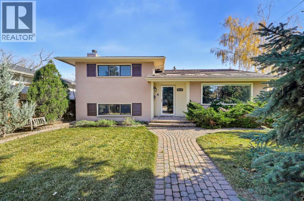 8252 7 Street SW, Calgary