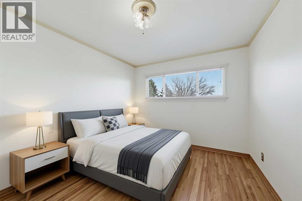 8252 7 Street SW, Calgary — photo 25