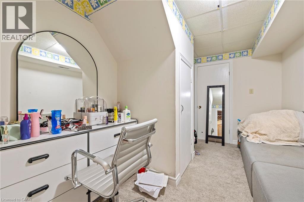 490 QUEEN VICTORIA Drive - 38