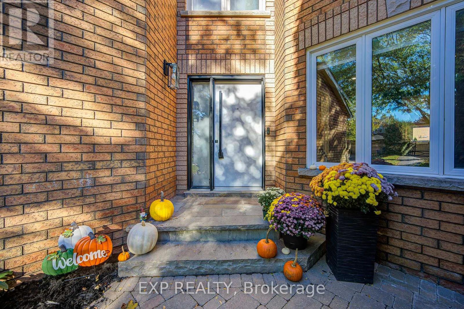 779 Mclaren Street, Newmarket, ON photo 2