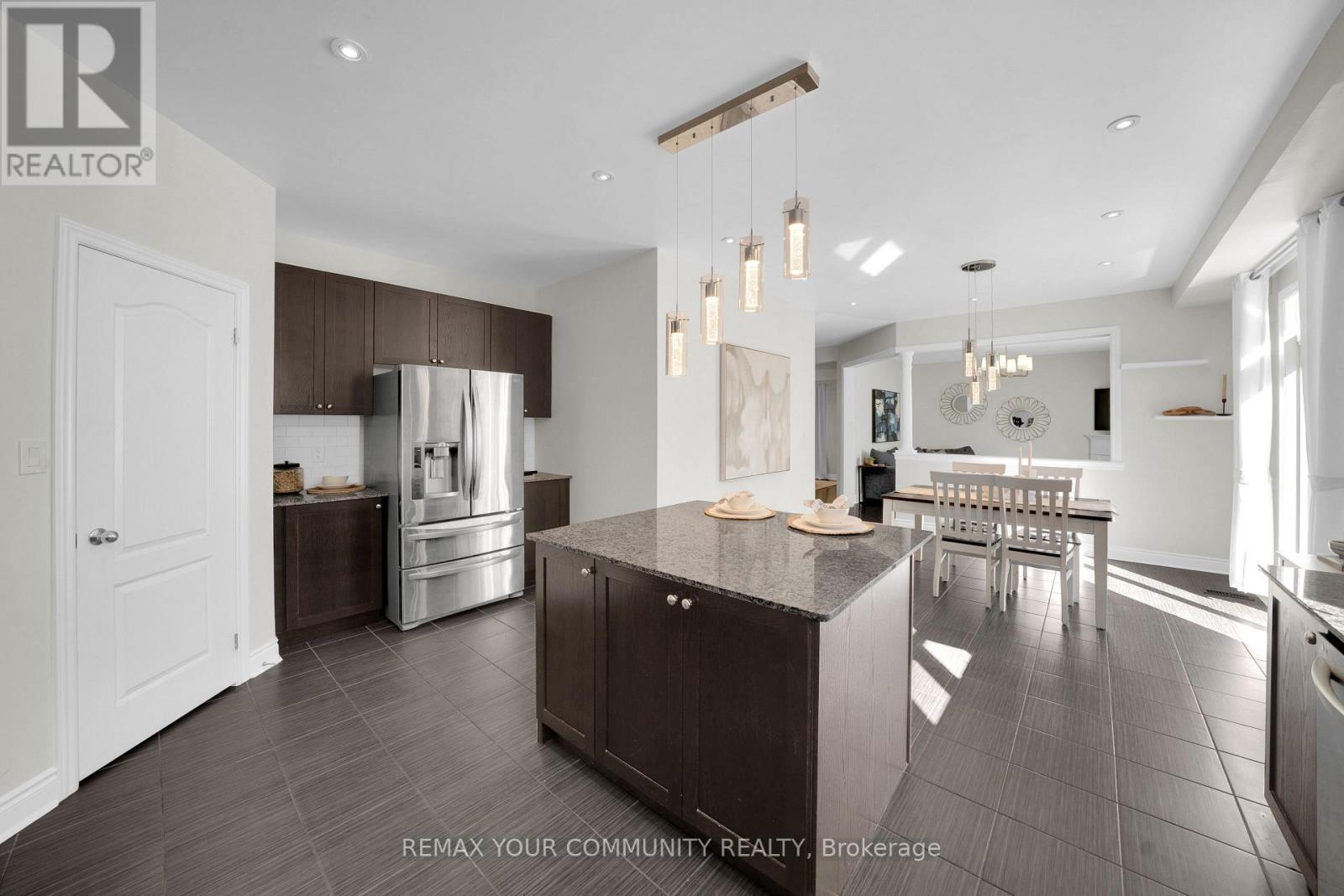 1042 Wilbur Pipher Circle, Newmarket, ON photo 12