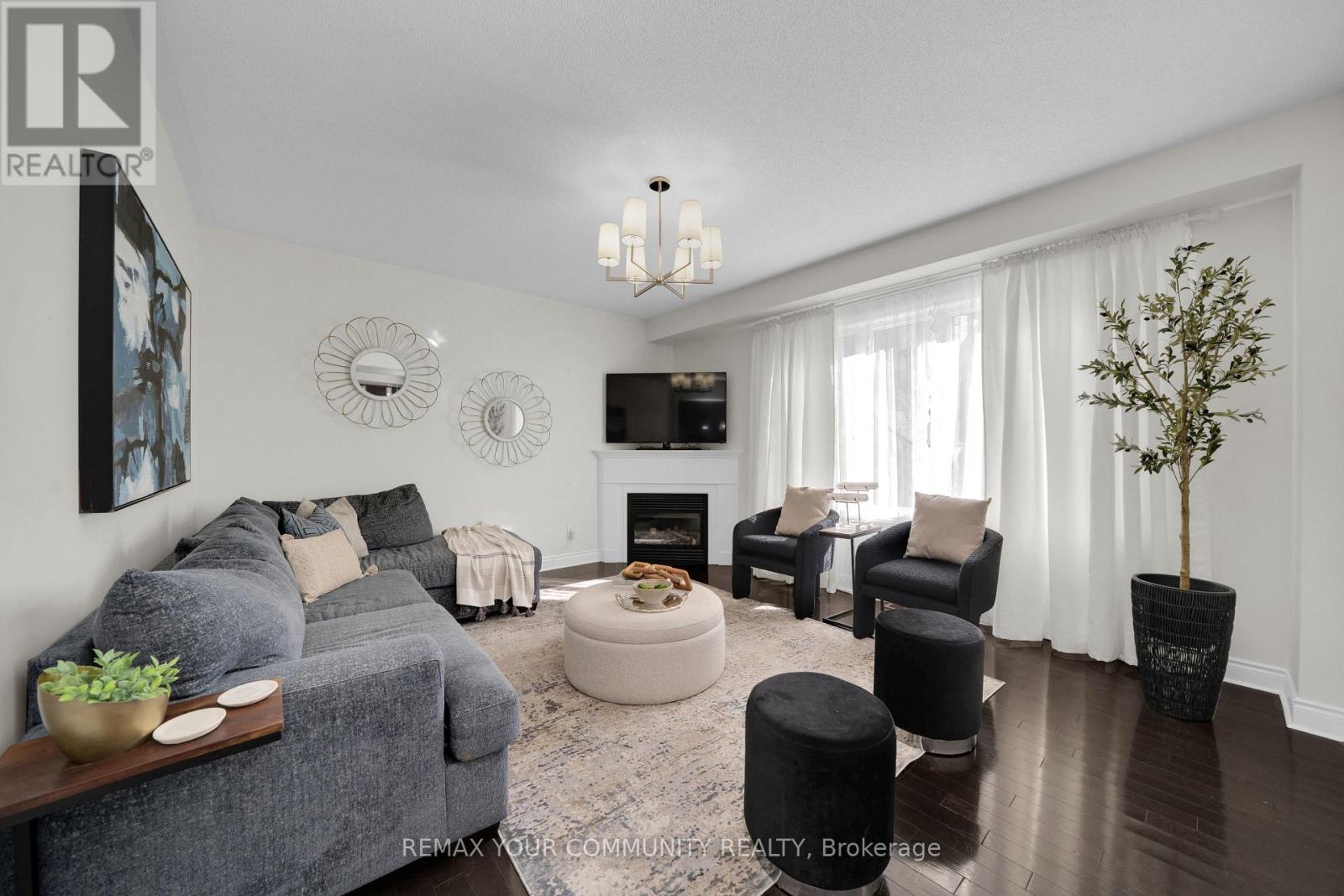 1042 Wilbur Pipher Circle, Newmarket, ON photo 16