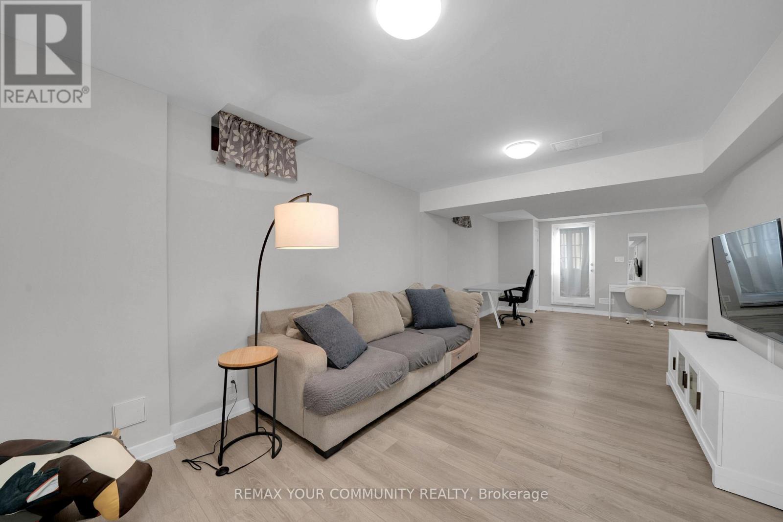 1042 Wilbur Pipher Circle, Newmarket, ON photo 35