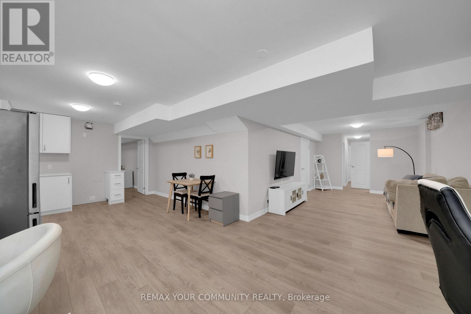 1042 Wilbur Pipher Circle, Newmarket, ON photo 40