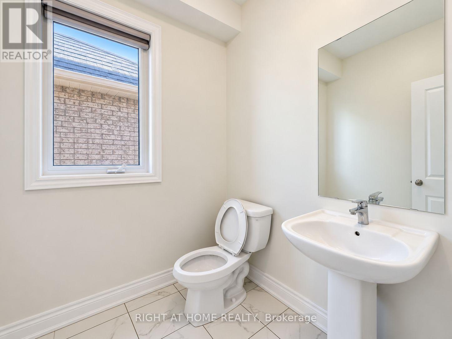 23 Bruce Welch Avenue, Georgina, ON photo 6