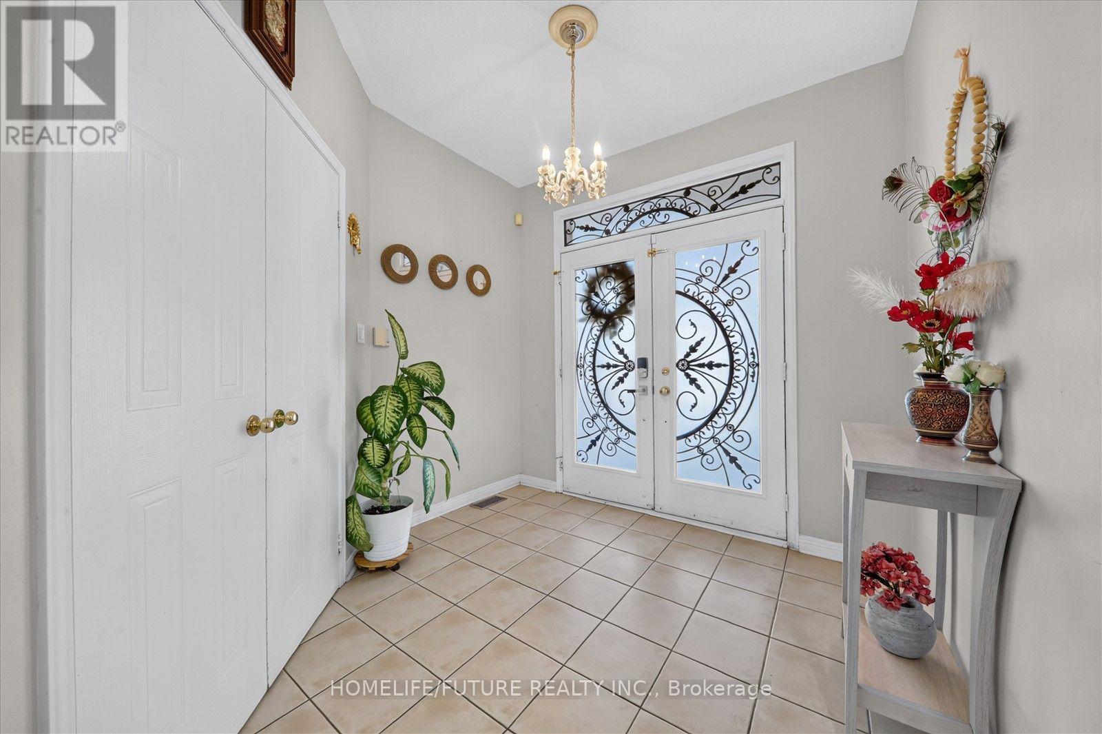 24 Medley Crescent, Markham, ON photo 6