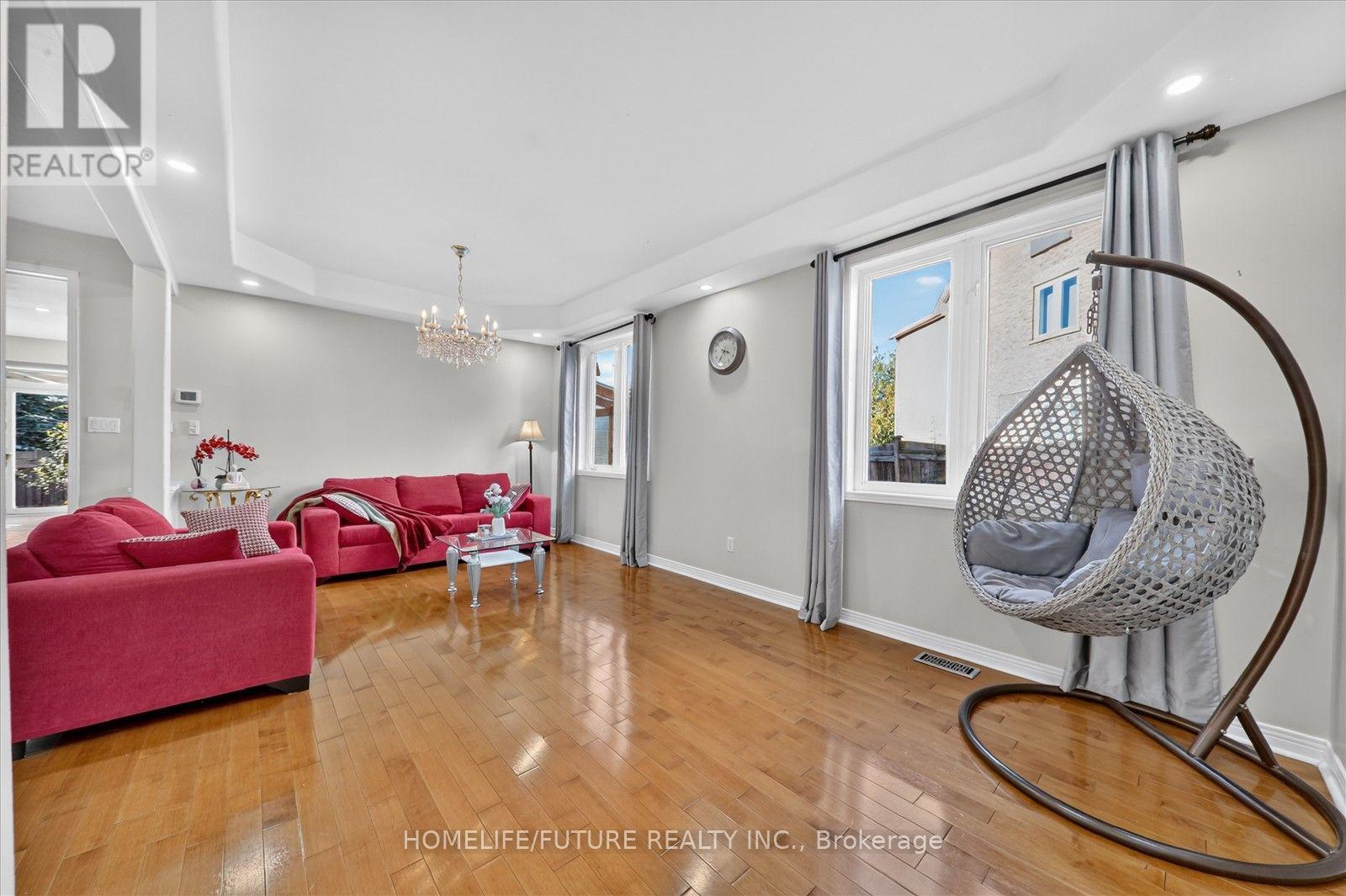 24 Medley Crescent, Markham, ON photo 7