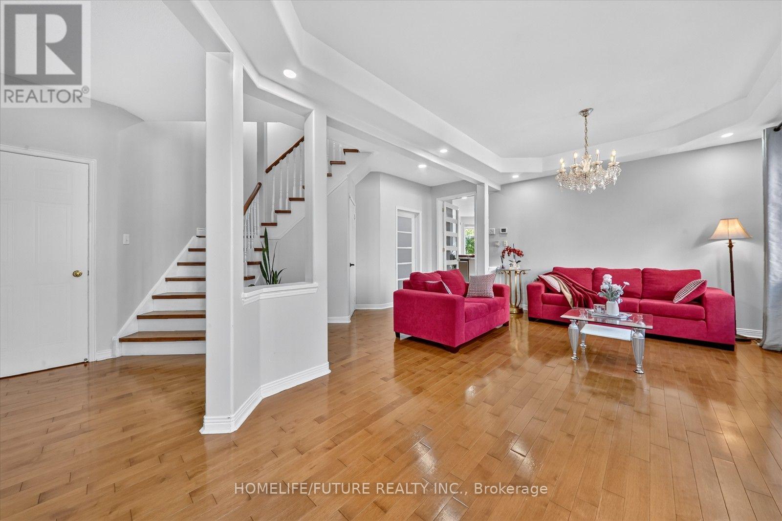 24 Medley Crescent, Markham, ON photo 8