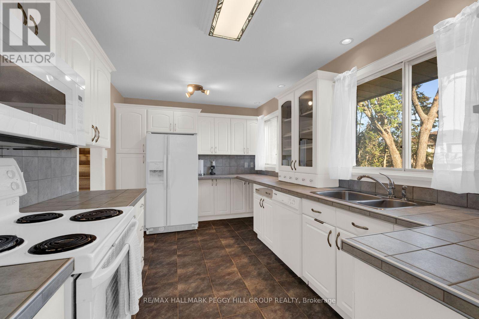 126 Steel Street, Barrie, ON photo 6