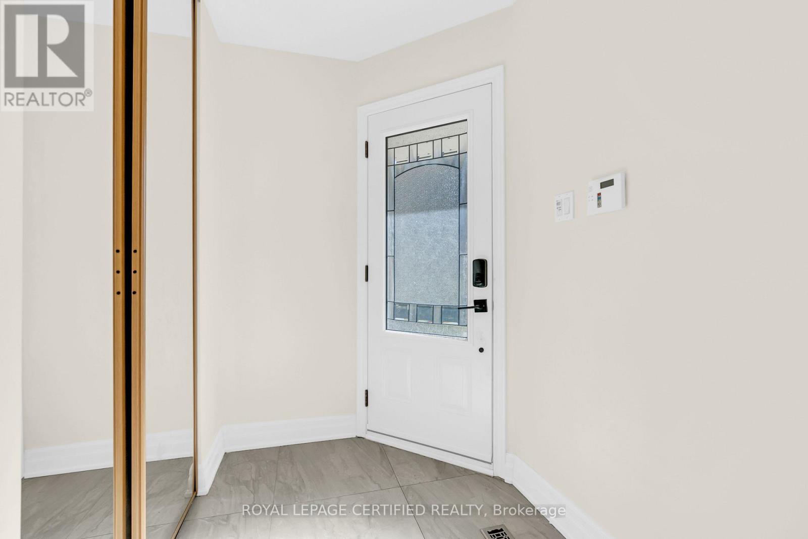 22 Madelaine Crescent, Brampton, ON photo 4