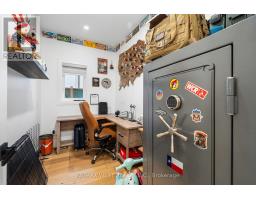 42 Woolton Crescent, Toronto, ON M6M4K9 Photo 15