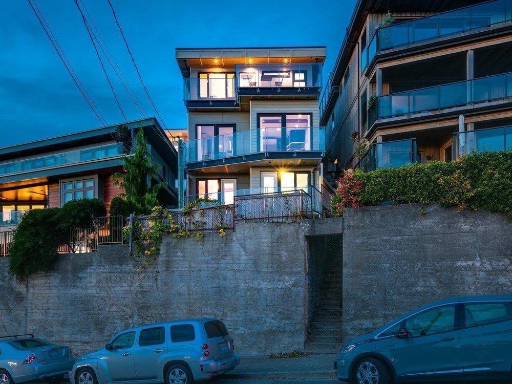 15061 VICTORIA AVENUE, White Rock