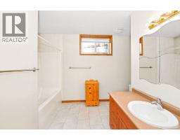 516 Park Ridge Close, Camrose, AB T4V4V2 Photo 39