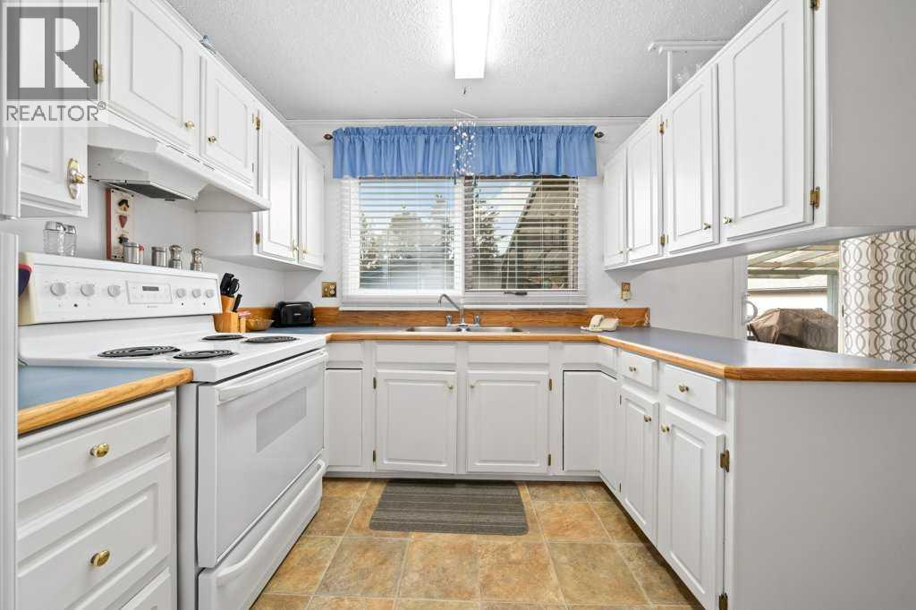 19 Greenbrook Way E, photo 9 of 36
