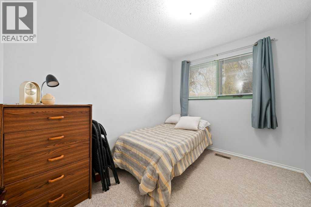 19 Greenbrook Way E, photo 16 of 36