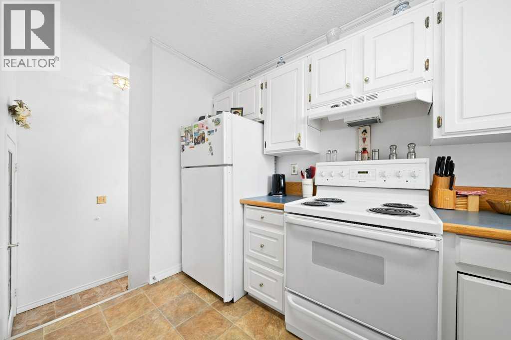 19 Greenbrook Way E, photo 10 of 36