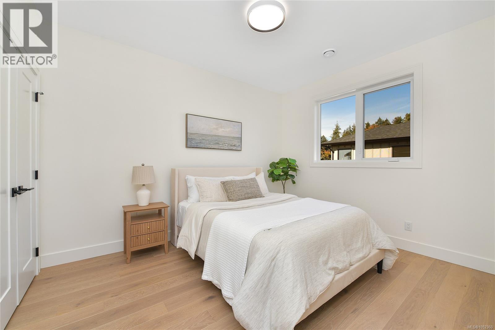1 930 Falaise Cres, Saanich - Image 1