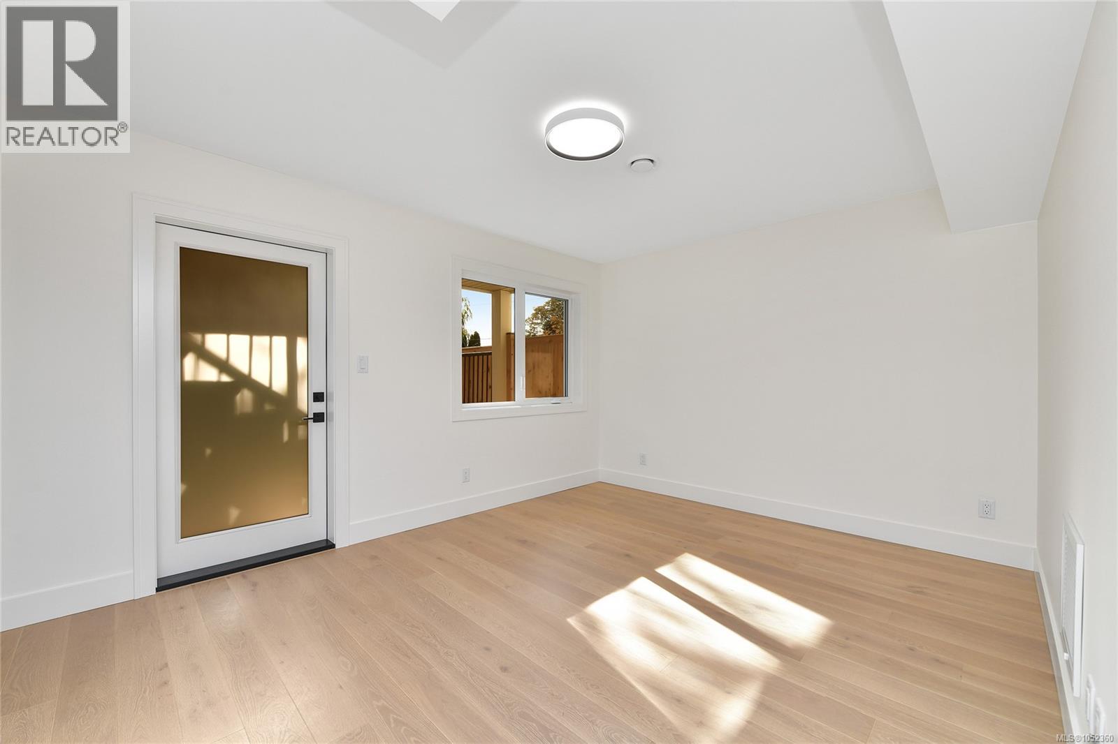 1 930 Falaise Cres, Saanich - Image 1