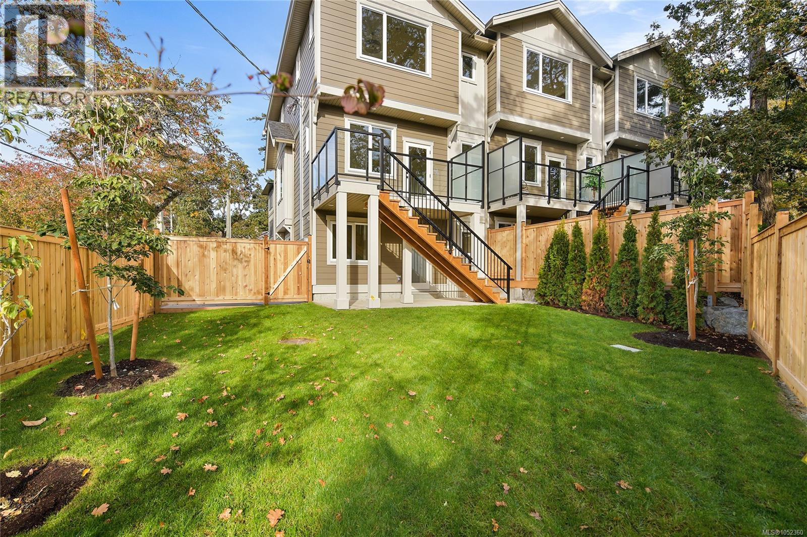 1 930 Falaise Cres, Saanich - Image 1
