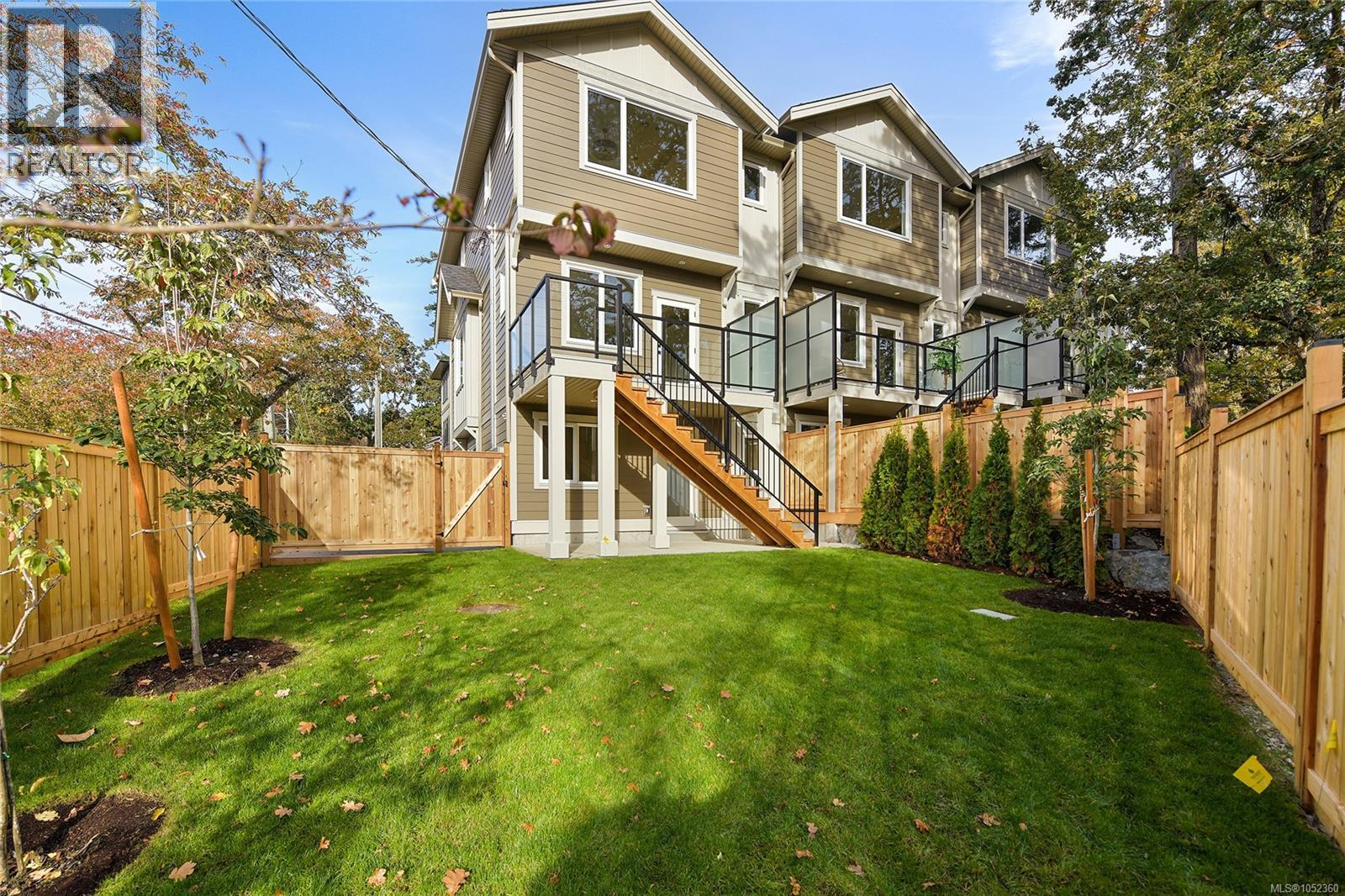 1 930 Falaise Cres, Saanich - Image 1