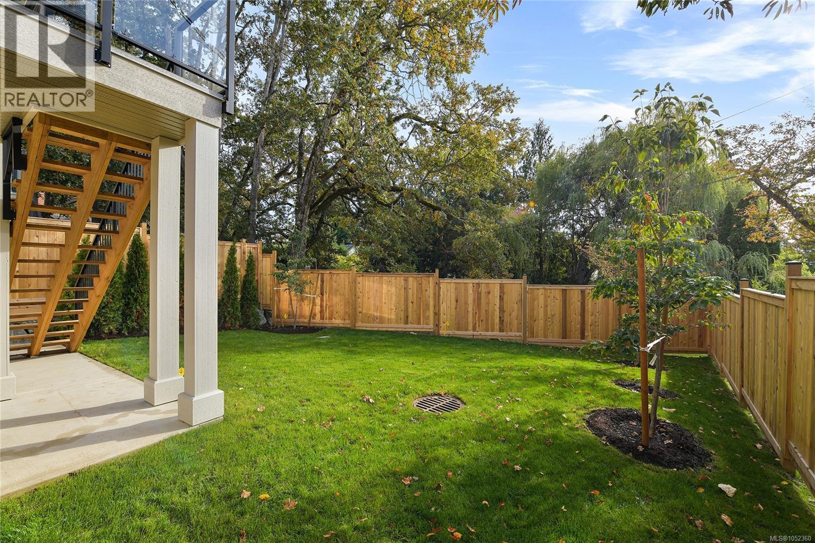 1 930 Falaise Cres, Saanich - Image 1
