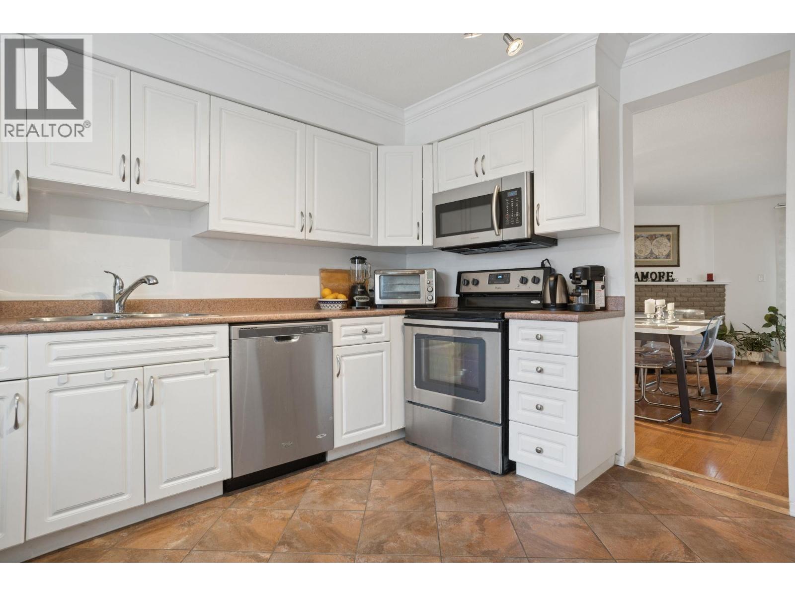 Photo of 4 3051 SPRINGFIELD DRIVE 15