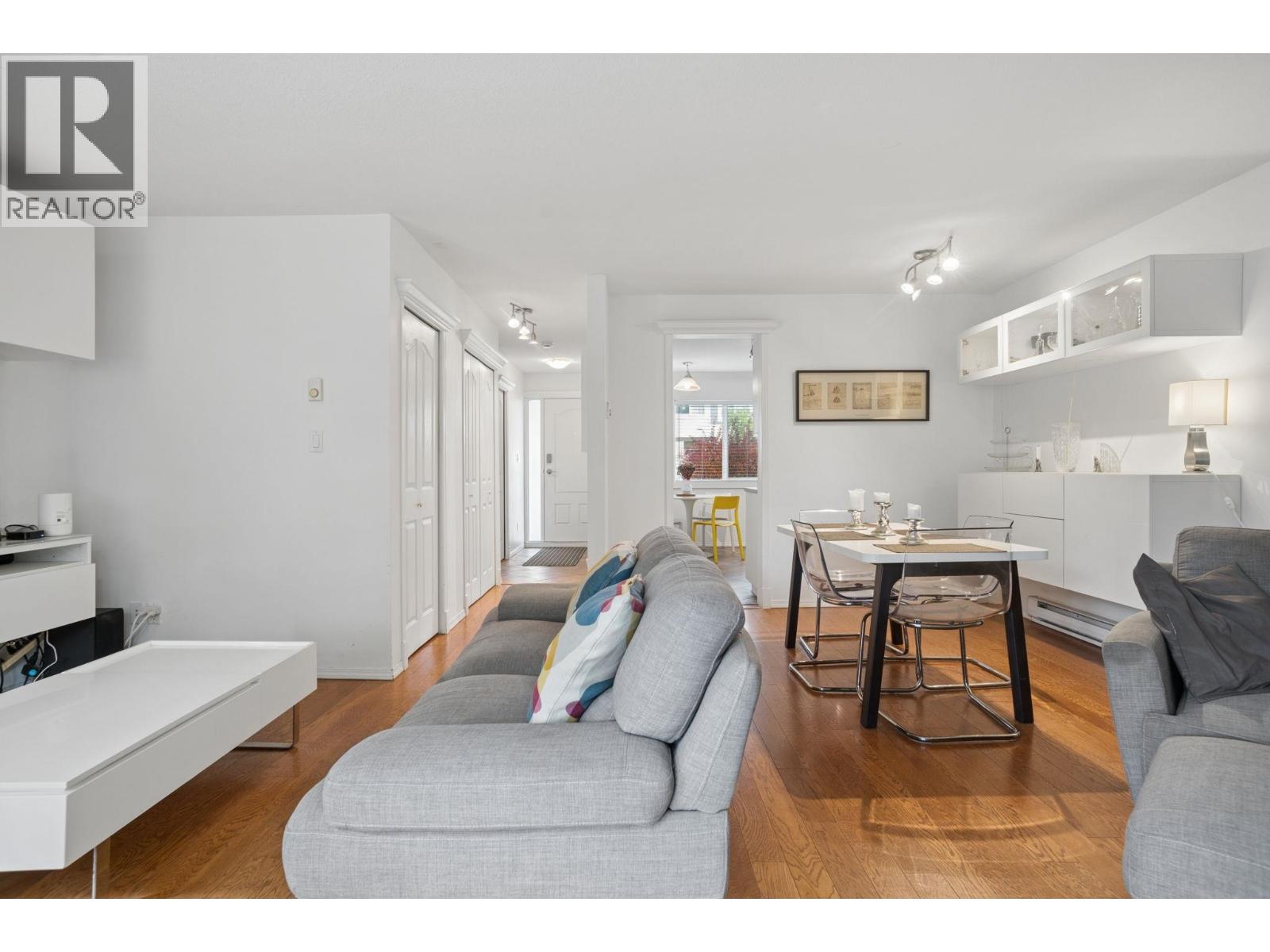 Photo of 4 3051 SPRINGFIELD DRIVE 3
