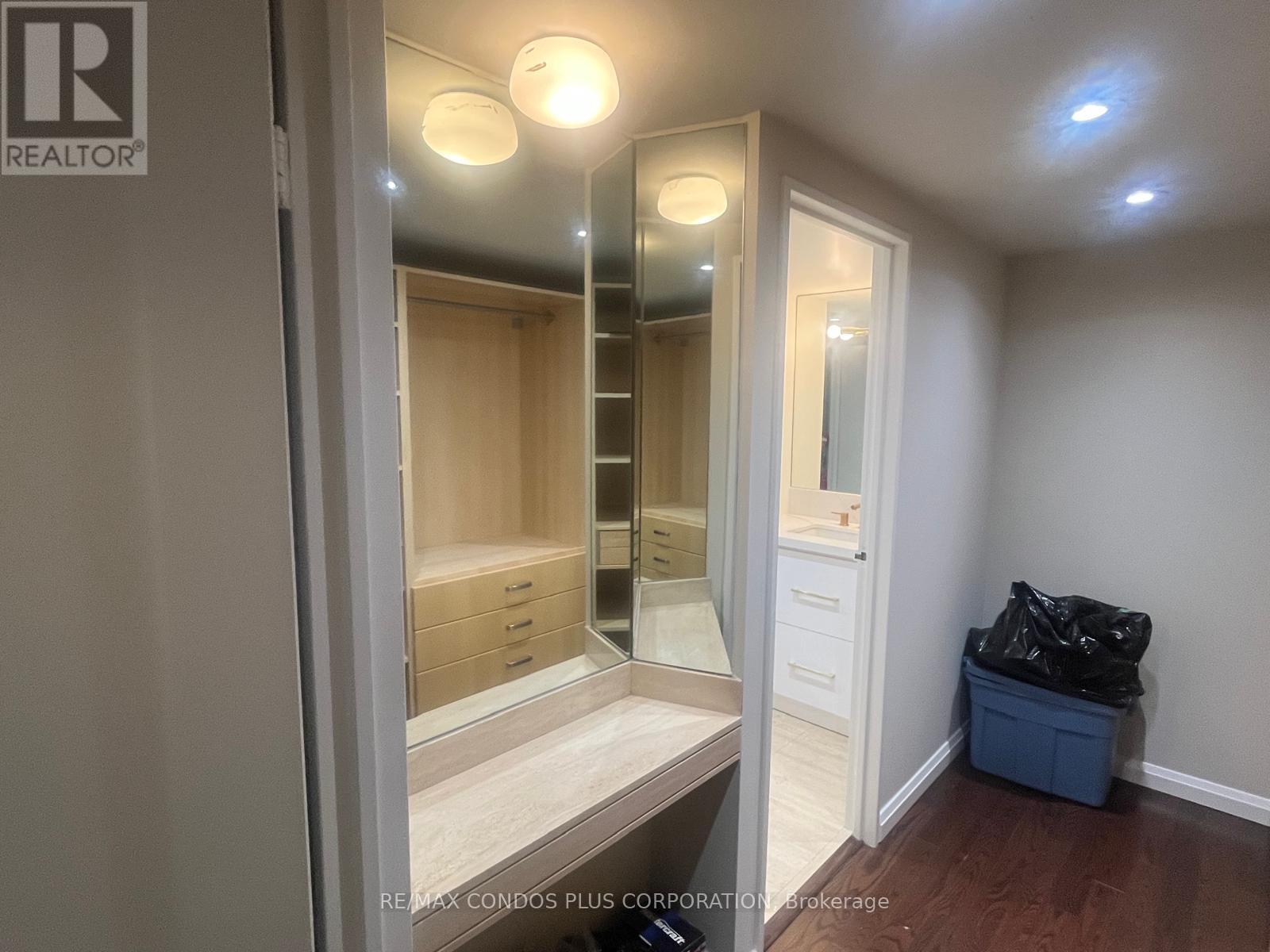 2302 - 65 HARBOUR SQUARE, Toronto (Waterfront Communities) — photo 10