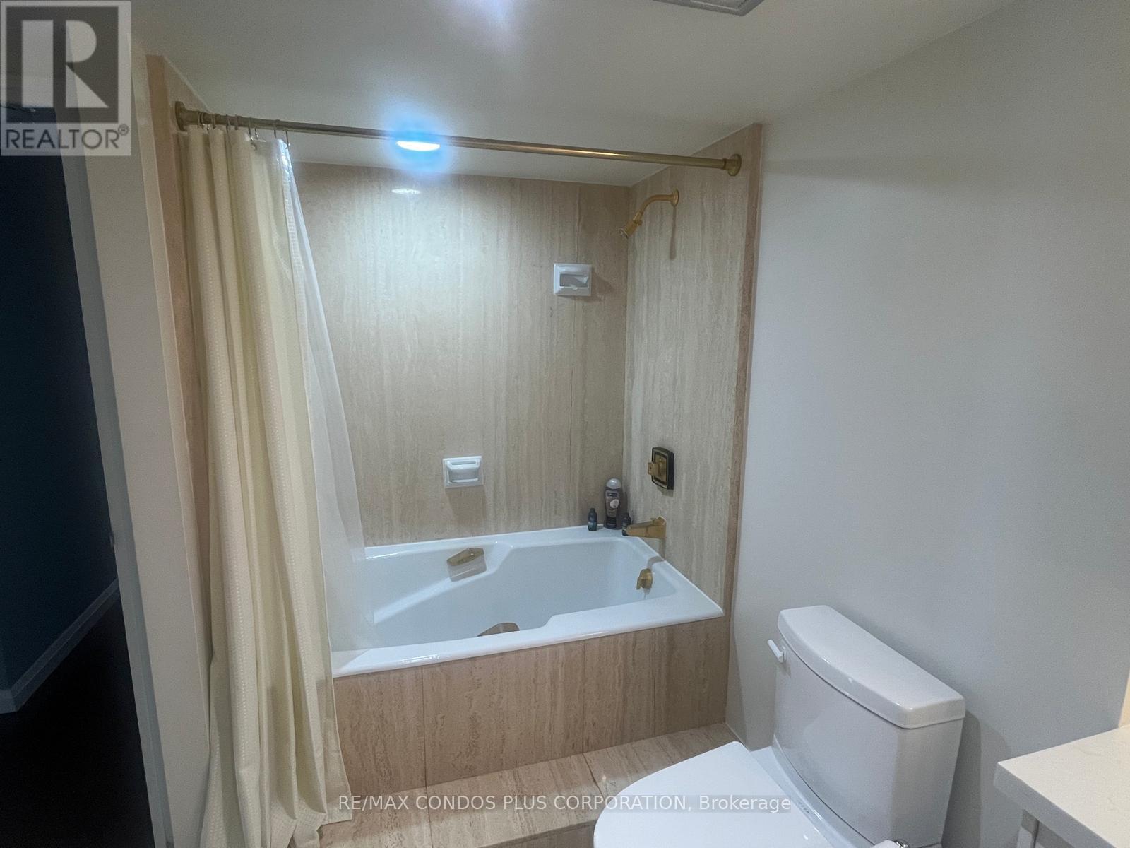 2302 - 65 HARBOUR SQUARE, Toronto (Waterfront Communities) — photo 11