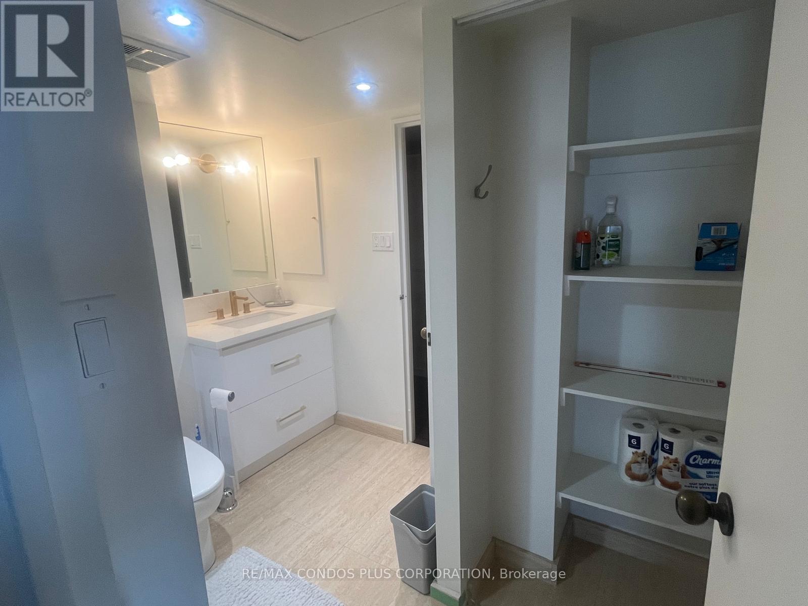 2302 - 65 HARBOUR SQUARE, Toronto (Waterfront Communities) — photo 12