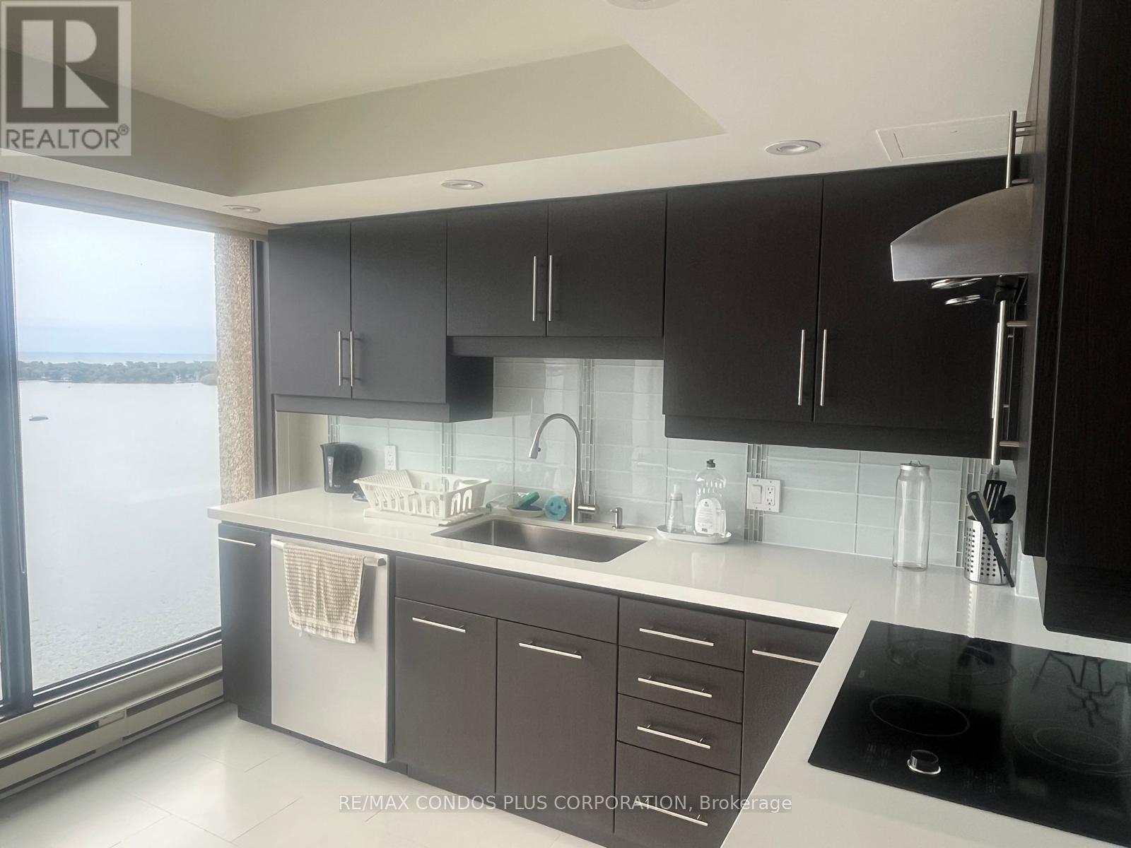 2302 - 65 HARBOUR SQUARE, Toronto (Waterfront Communities) — photo 2