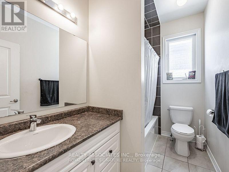 64 Pedwell Street, Clarington, ON photo 16