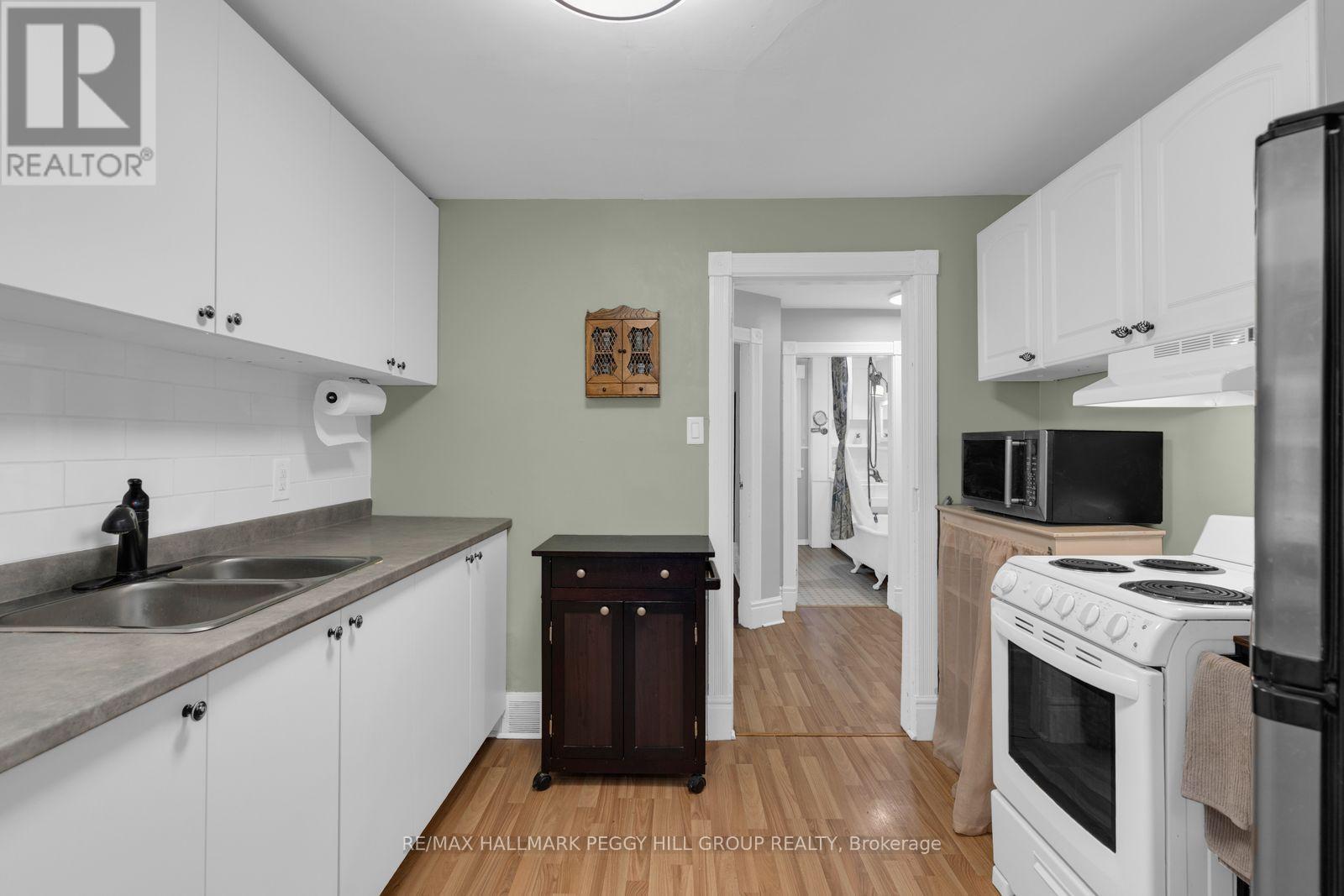 48 BROCK STREET, Barrie (Sanford) — photo 12