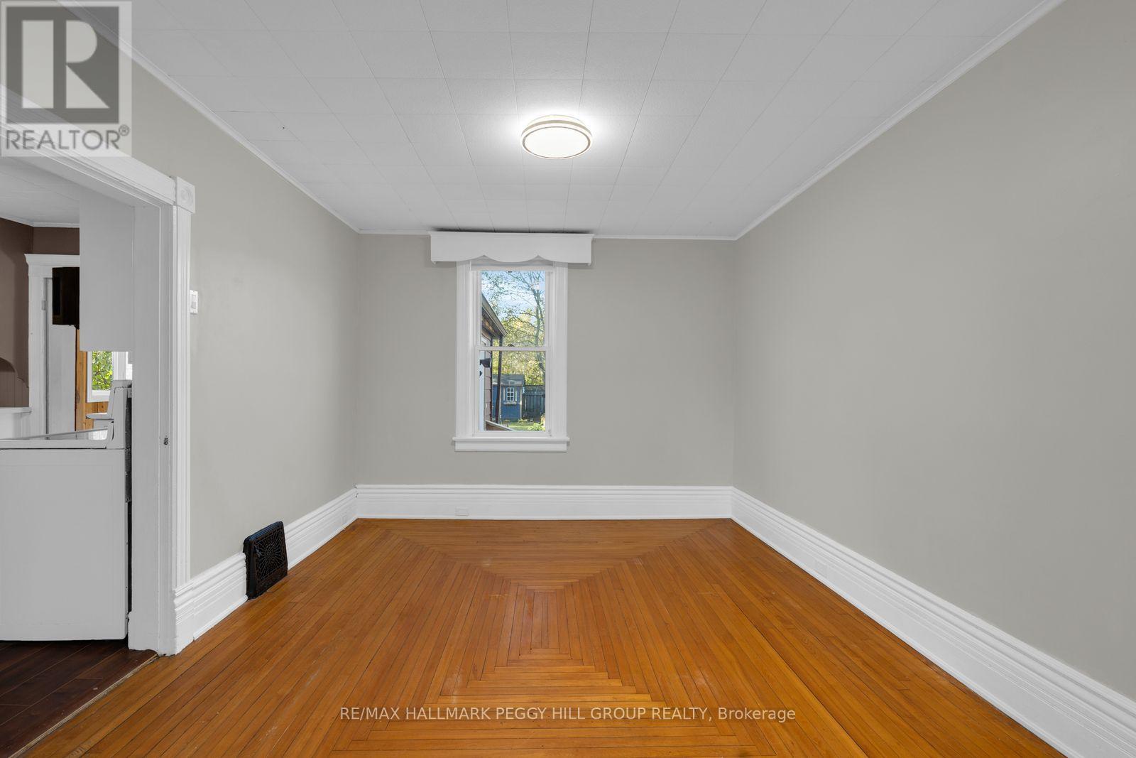 48 BROCK STREET, Barrie (Sanford) — photo 6