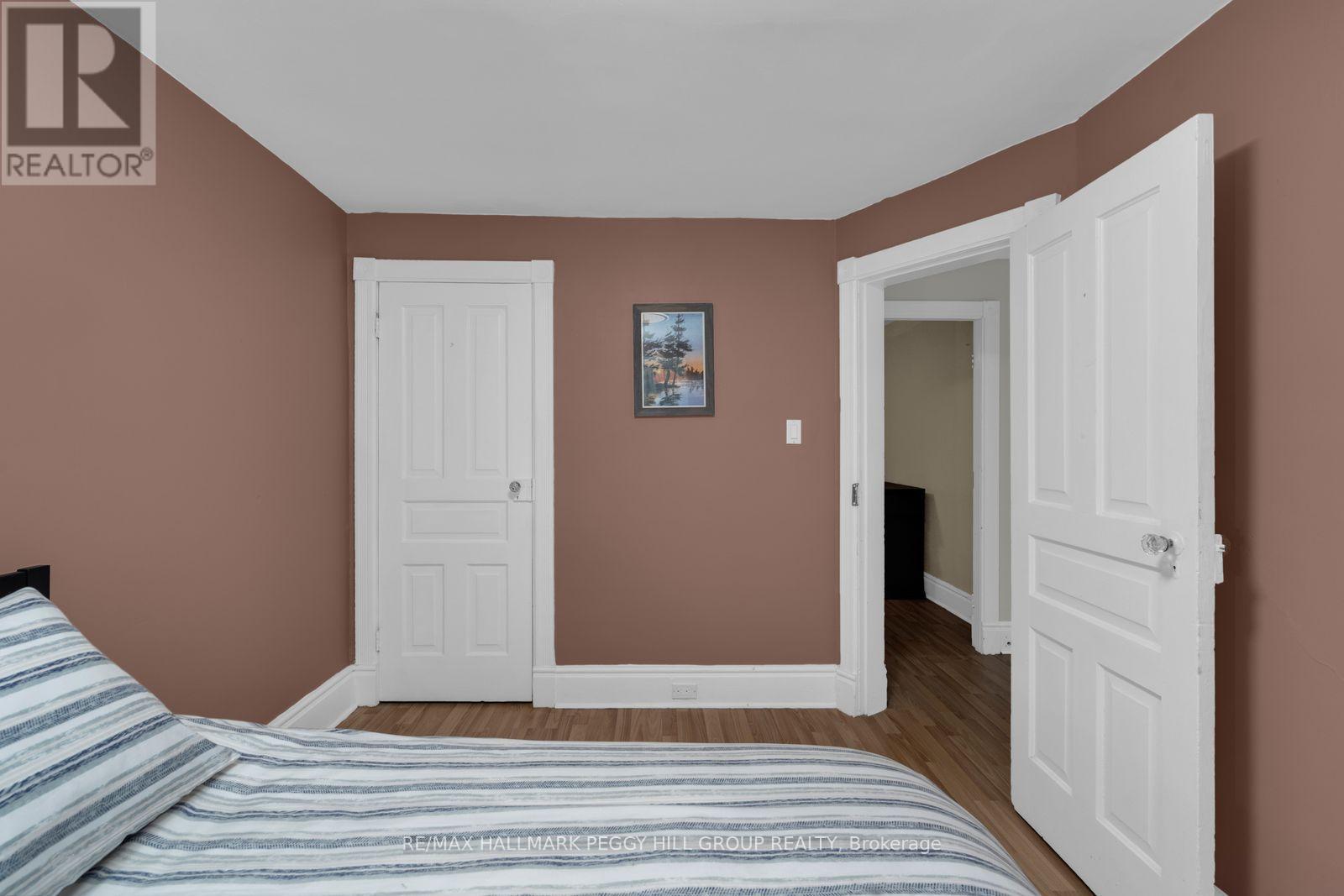 48 BROCK STREET, Barrie (Sanford) — photo 9