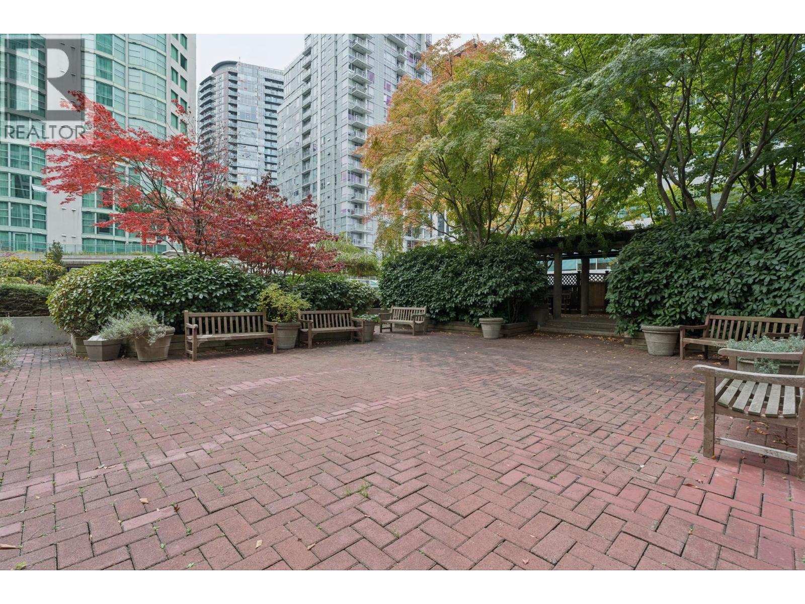 Photo of 805 888 HAMILTON STREET 27