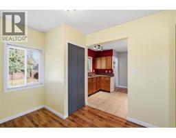 Kitchen - 660 Townsite Rd, Nanaimo, BC V9S1L3 Photo 12