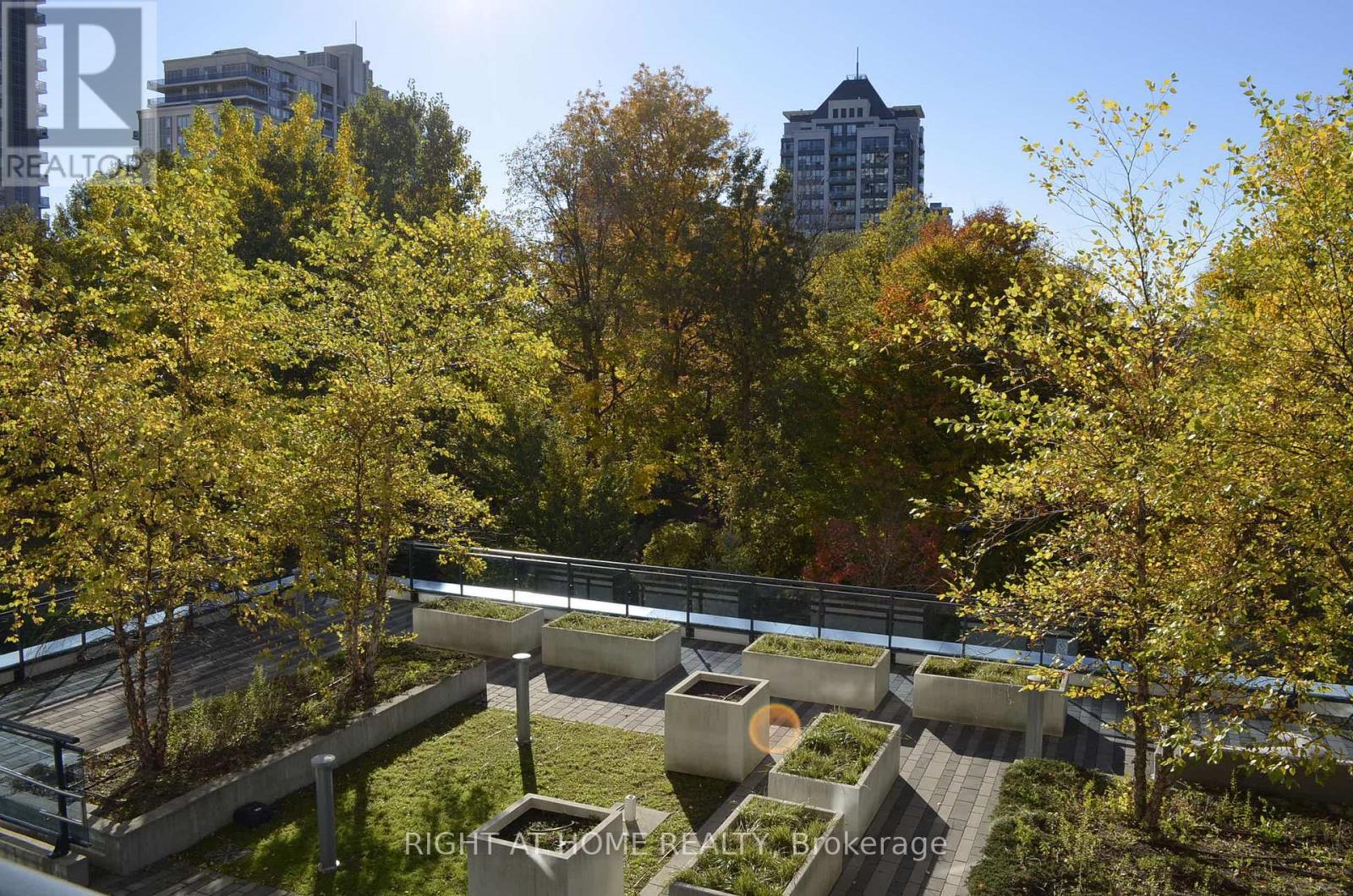 Photo of 323 - 7900 BATHURST STREET