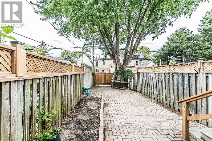 20 Golden Avenue West, Toronto, ON photo 19