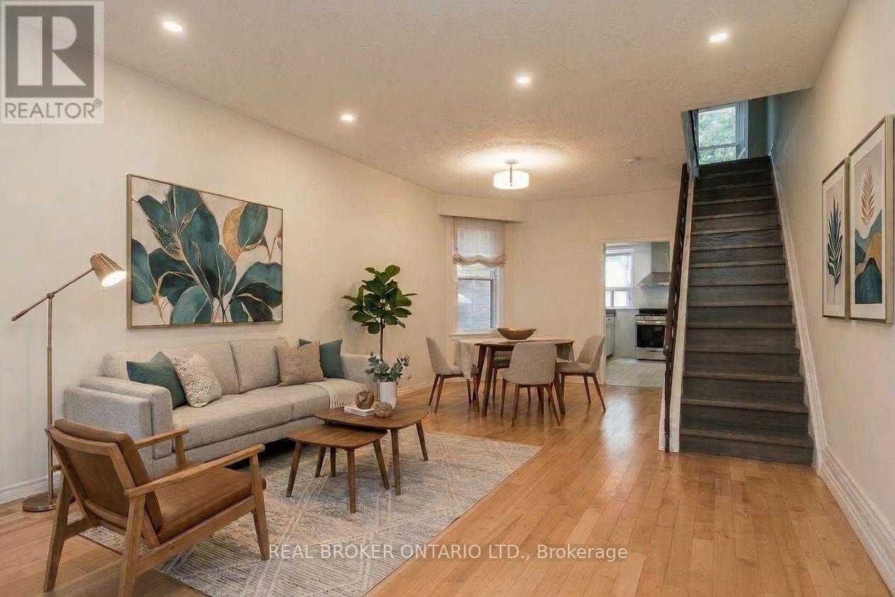 20 Golden Avenue West, Toronto, ON photo 2