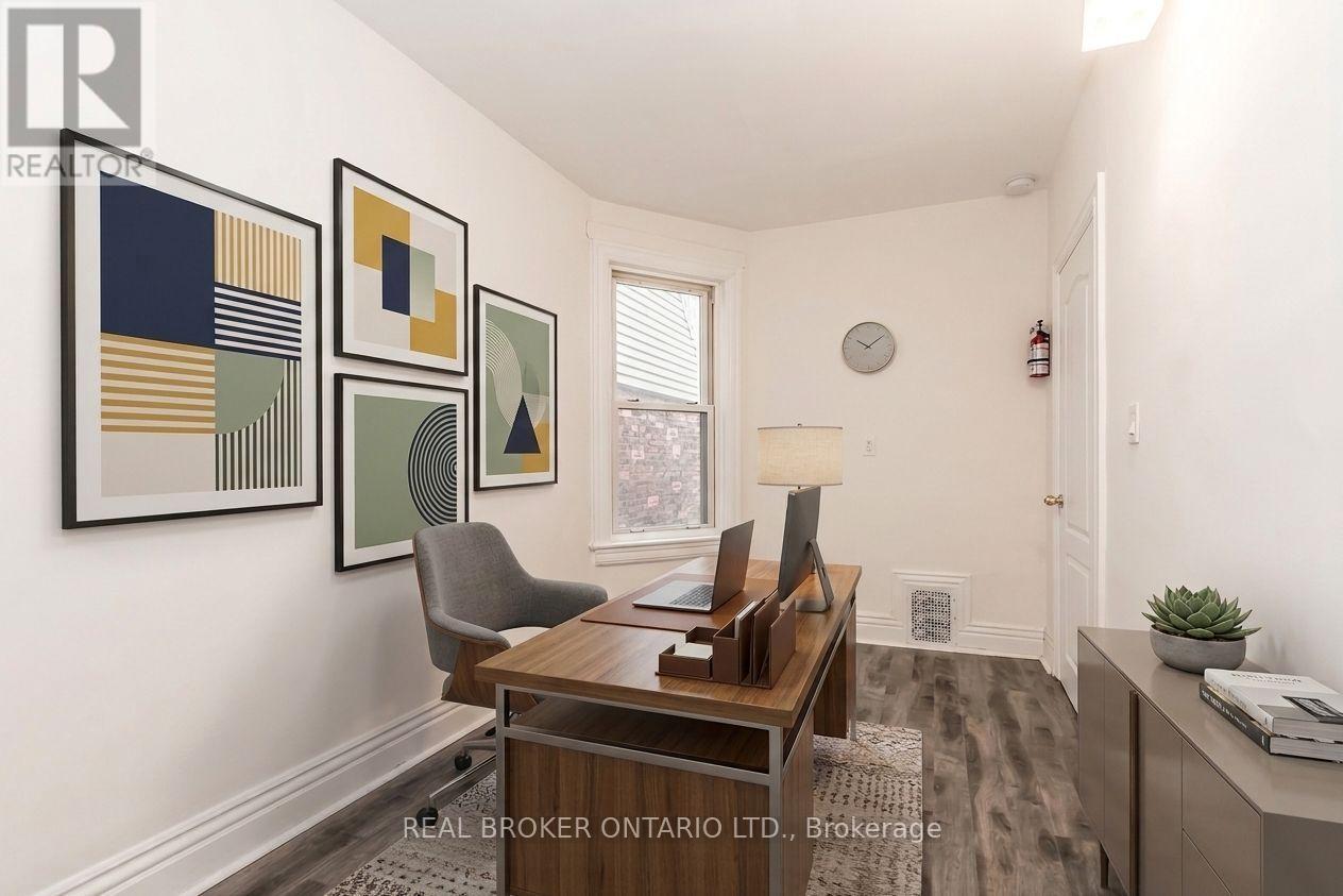 20 Golden Avenue West, Toronto, ON photo 5