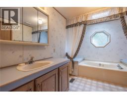 601 2850 Stautw Rd, Central Saanich, BC V8M2C9 Photo 11
