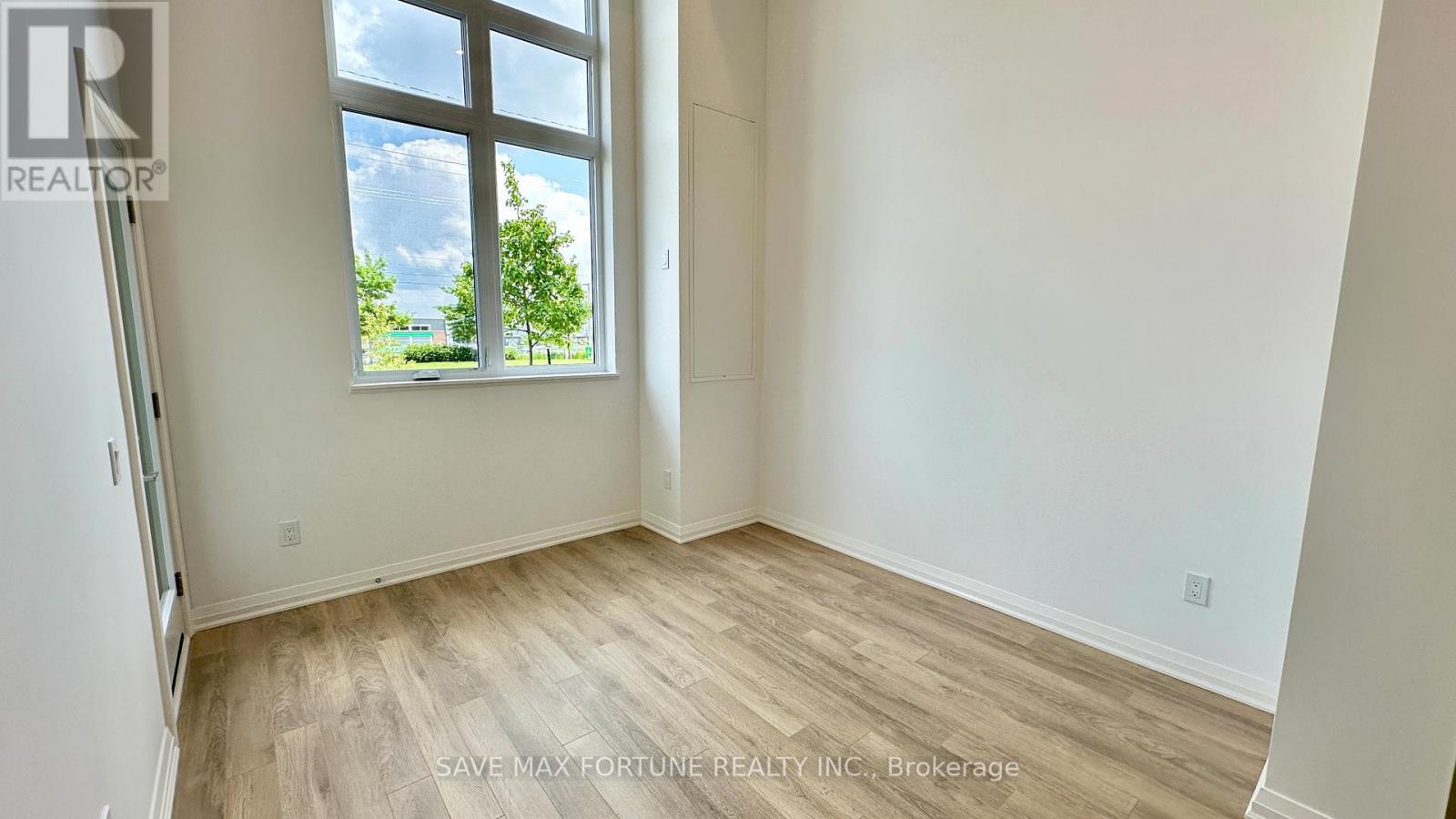 110 - 101 GOLDEN EAGLE ROAD, Waterloo — photo 4