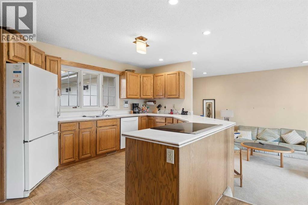 339 Wildwood Drive SW, Calgary — photo 10