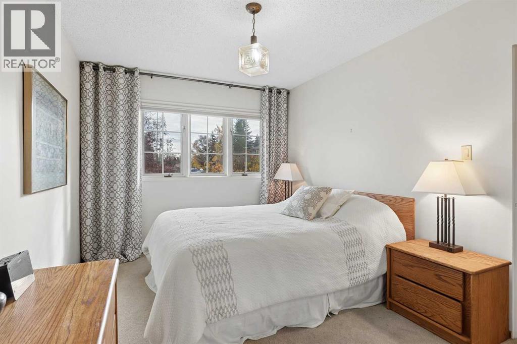 339 Wildwood Drive SW, Calgary — photo 17