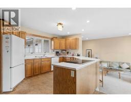 339 Wildwood Drive Sw, Calgary, AB T3C3E4 Photo 10